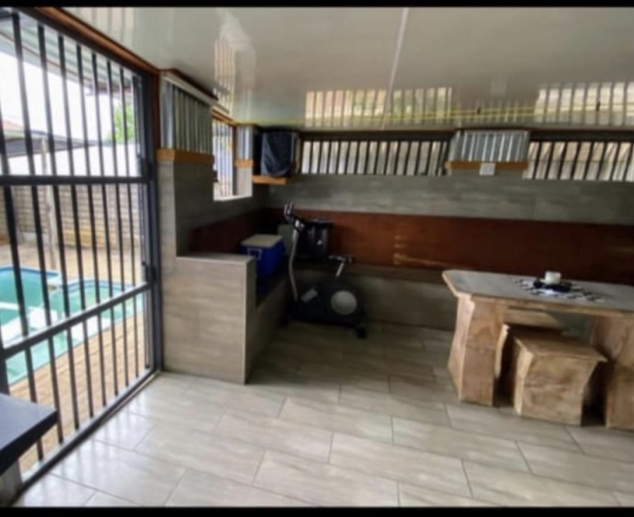  Bedroom Property for Sale in Mooinooi North West